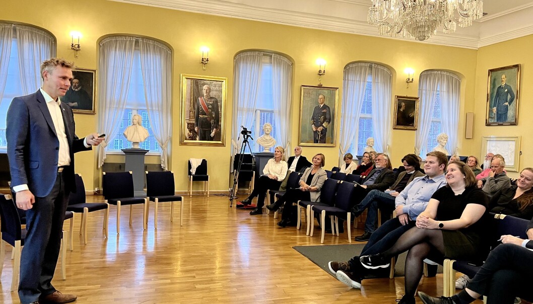 Ola Borten Moe ble tatt godt imot i standsmessige omgivelser mandag kveld. Ola Borten Moe ble tatt godt imot i standsmessige omgivelser mandag kveld.