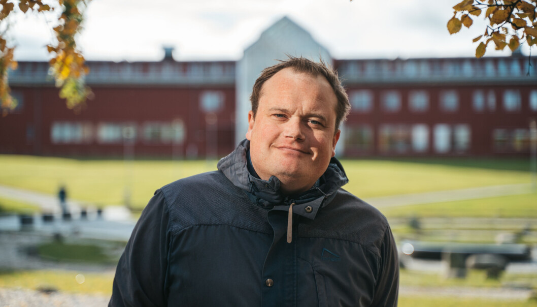 — Det som har skjedd i Forskningsrådet er det som er mest problematisk. Det at momentum forsvinner. Forskningsmiljøer som er helt avhengige av eksterne midler blir delvis oppløst, sier Jonas Stein, førsteamanuensis i statsvitenskap ved UiT Norges arktiske universitet, om hva som har skjedd i Kunnskapssektoren etter regjeringsskiftet. — Det som har skjedd i Forskningsrådet er det som er mest problematisk. Det at momentum forsvinner. Forskningsmiljøer som er helt avhengige av eksterne midler blir delvis oppløst, sier Jonas Stein, førsteamanuensis i statsvitenskap ved UiT Norges arktiske universitet, om hva som har skjedd i Kunnskapssektoren etter regjeringsskiftet.