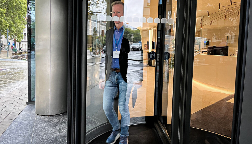 — Dette er innhold samfunnet ville hatt glede av å få fortalt om i mediene, sier Curt Rice, her på vei ut av bygget der møtet ble holdt tirsdag. — Dette er innhold samfunnet ville hatt glede av å få fortalt om i mediene, sier Curt Rice, her på vei ut av bygget der møtet ble holdt tirsdag.
