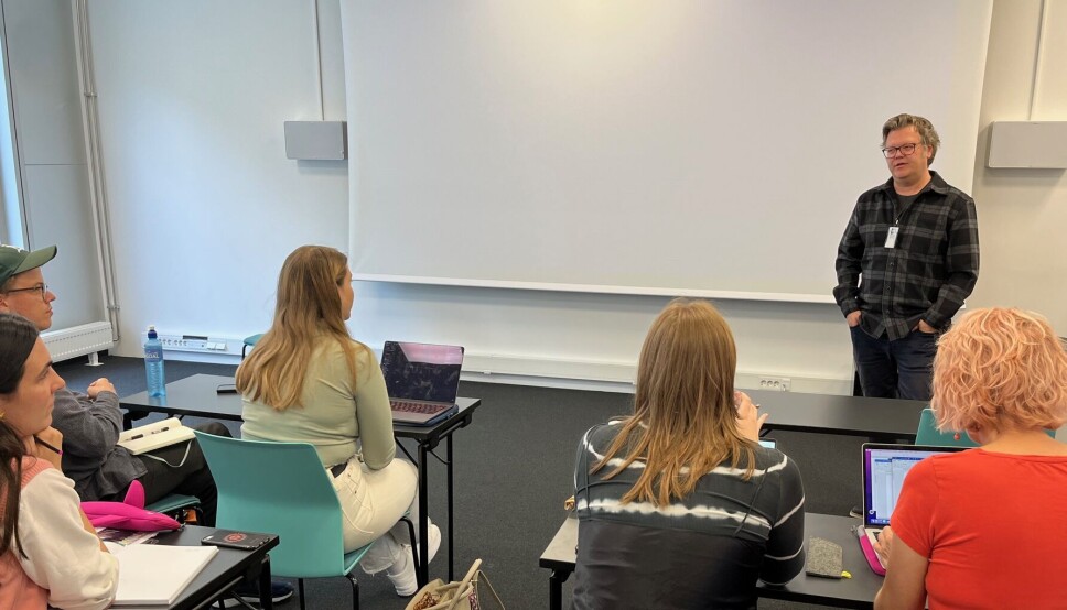 Det vert teke opp ti masterstudentar til programmet i manusutvikling for seriar kvart år. Nokre av dei kjem frå fag som film- og TV-produksjon, andre har anna grunnutdanning og har levert eit motivasjonsbrev for kvifor dei fortener ein plass. Øyvind Vågnes er professor og forfattar.