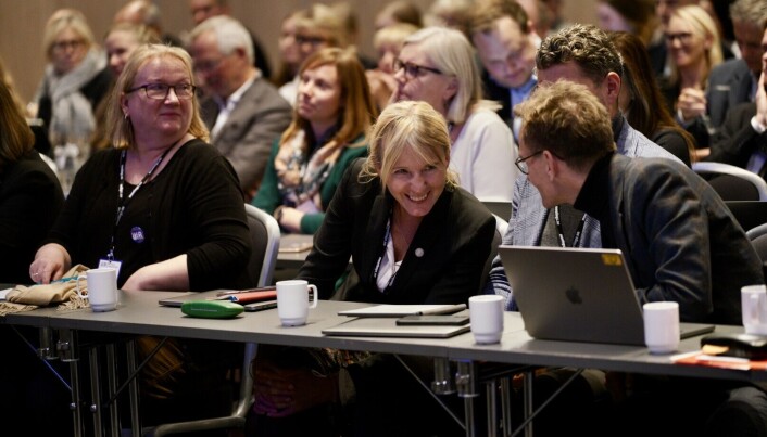 UHR-konferansen tirsdag samlet toppene ved landets universiteter og høgskoler. Her er det UiB-rektor Margareth Hagen (i midten) i passiar med OsloMet-rektor Christen Krogh. UHR-konferansen tirsdag samlet toppene ved landets universiteter og høgskoler. Her er det UiB-rektor Margareth Hagen (i midten) i passiar med OsloMet-rektor Christen Krogh.