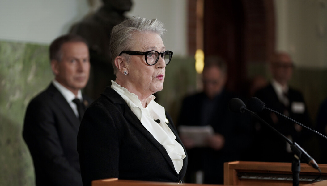 Berit Reiss-Andersen, leder av Nobelkomiteen, offentliggjør vinneren av årets fredspris på Nobelinstituttet i Oslo fredag. Berit Reiss-Andersen, leder av Nobelkomiteen, offentliggjør vinneren av årets fredspris på Nobelinstituttet i Oslo fredag.
