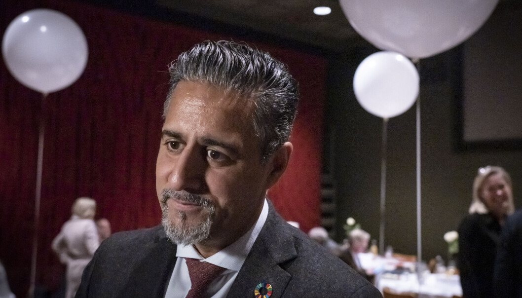 Venstre-nestleder Abid Raja raser mot forskningsministeren, som han mener fraskriver seg sitt ansvar. .Foto: Ole Berg-Rusten / NTB Venstre-nestleder Abid Raja raser mot forskningsministeren, som han mener fraskriver seg sitt ansvar. .Foto: Ole Berg-Rusten / NTB