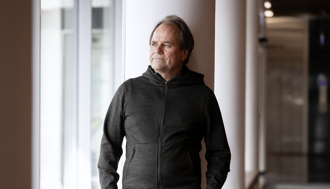 — Dersom systemet blir slik at søknadene skal over en viss terskel, vil utviklingen av dem stoppe der. Motivasjonen for å gjøre prosjektene og søknadene enda bedre vil bli langt mindre, sier professor Bertil Tungodden ved Norges Handelshøyskole om loddtrekning som virkemiddel i utvelgelse av forskningssøknader. — Dersom systemet blir slik at søknadene skal over en viss terskel, vil utviklingen av dem stoppe der. Motivasjonen for å gjøre prosjektene og søknadene enda bedre vil bli langt mindre, sier professor Bertil Tungodden ved Norges Handelshøyskole om loddtrekning som virkemiddel i utvelgelse av forskningssøknader.
