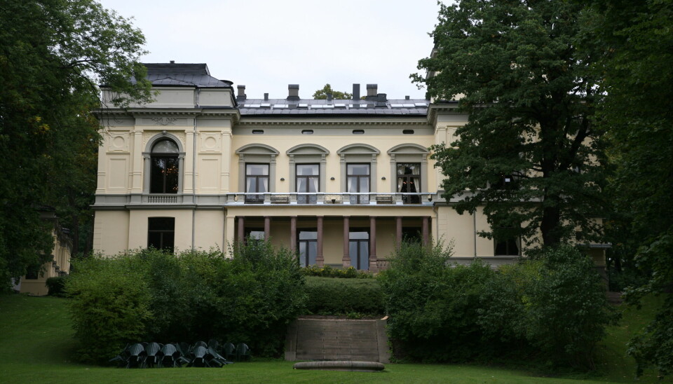 Statsråd Astrups villa i Oslo blir også kalt Vitenskapsakademiets hus. Her holder Det Norske Videnskaps-Akademi til. Murbygget er i nyrenessansestil.