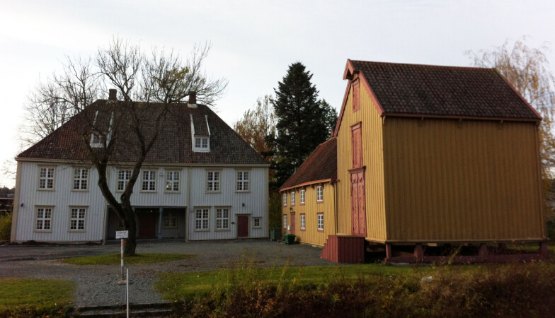Lerchendal gård er en av de best bevarte lystgårdene i Trondheim. Her har Norges Tekniske Vitenskapsakademi lokaler.