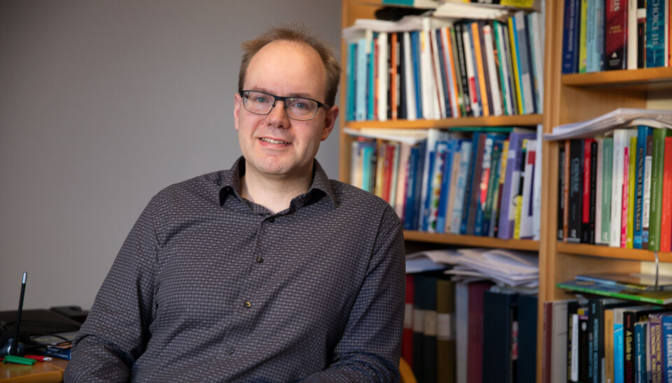 Dekan Johan Holmgren sier omorganiseringa ved Møreforsking får konsekvenser for høgskolen. Johan Holmgren er dekan ved Avdeling for logistikk ved Høgskolen i Molde