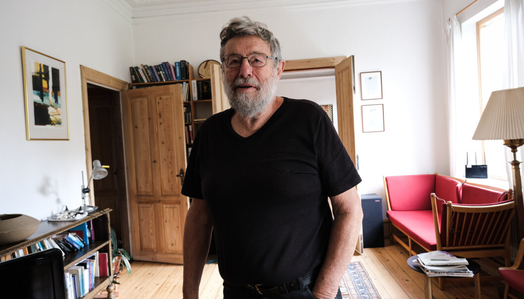 — Jeg er den siste overlevende, sier Henning Salling Olesen og humrer. — Jeg er den siste overlevende, sier Henning Salling Olesen og humrer.