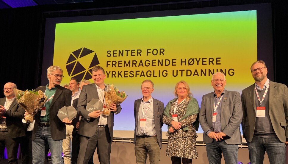 Representanter for Fagskolen i Viken og Fagskolen i Rogaland fikk tildelt sentre for fremragende høyere yrkesfaglig utdaning på Fagskolekonferansen onsdag.