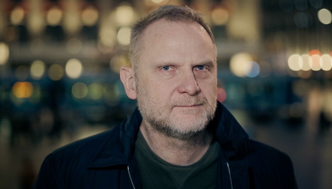 — For aktivistar kan det verke ekstra provoserande at eg har to minoritetskjenneteikn som begge er beskytta mot hatprat gjennom straffelovens paragraf 185, seier Frank Rossavik, som er homofil og høyrselshemma. — For aktivistar kan det verke ekstra provoserande at eg har to minoritetskjenneteikn som begge er beskytta mot hatprat gjennom straffelovens paragraf 185, seier Frank Rossavik, som er homofil og høyrselshemma.