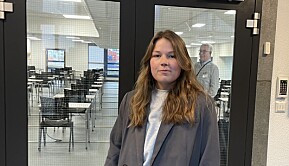 Student ved UiB, Live Krogsrud tror hun vil bli litt mindre stressa for den ekte eksamenen etter å ha vært med på demoeksamen. Student ved UiB, Live Krogsrud tror hun vil bli litt mindre stressa for den ekte eksamenen etter å ha vært med på demoeksamen.