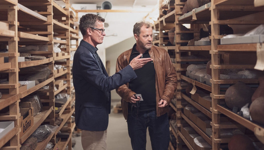 UiS-rektor Klaus Mohn og direktør ved Arkeologisk museum, Ole Madsen, i eit av dei gamle ostelagera som i dag rommar museumsgjenstandar. UiS-rektor Klaus Mohn og direktør ved Arkeologisk museum, Ole Madsen, i eit av dei gamle ostelagera som i dag rommar museumsgjenstandar.