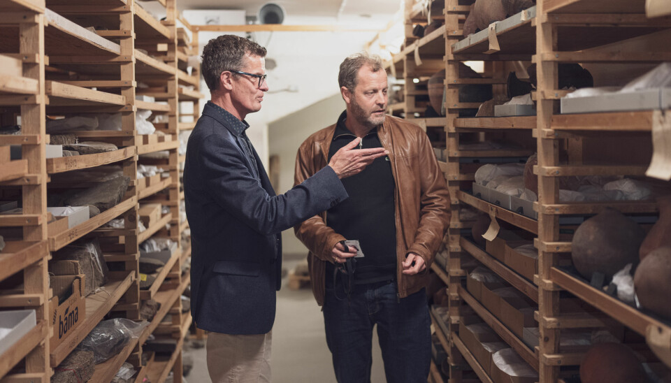 UiS-rektor Klaus Mohn og direktør ved Arkeologisk museum, Ole Madsen, i eit av dei gamle ostelagera som i dag rommar museumsgjenstandar.