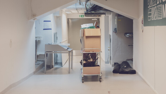 Det er ikkje spesielt god plass på Arkeologisk museum i Stavanger. Bygget er eit gamalr meieri, og garderobar til både tilsette, som tidvis kjem skitne frå feltarbeid, og skuleklassar som er på besøk, er mangelvare. Det er ikkje spesielt god plass på Arkeologisk museum i Stavanger. Bygget er eit gamalr meieri, og garderobar til både tilsette, som tidvis kjem skitne frå feltarbeid, og skuleklassar som er på besøk, er mangelvare.