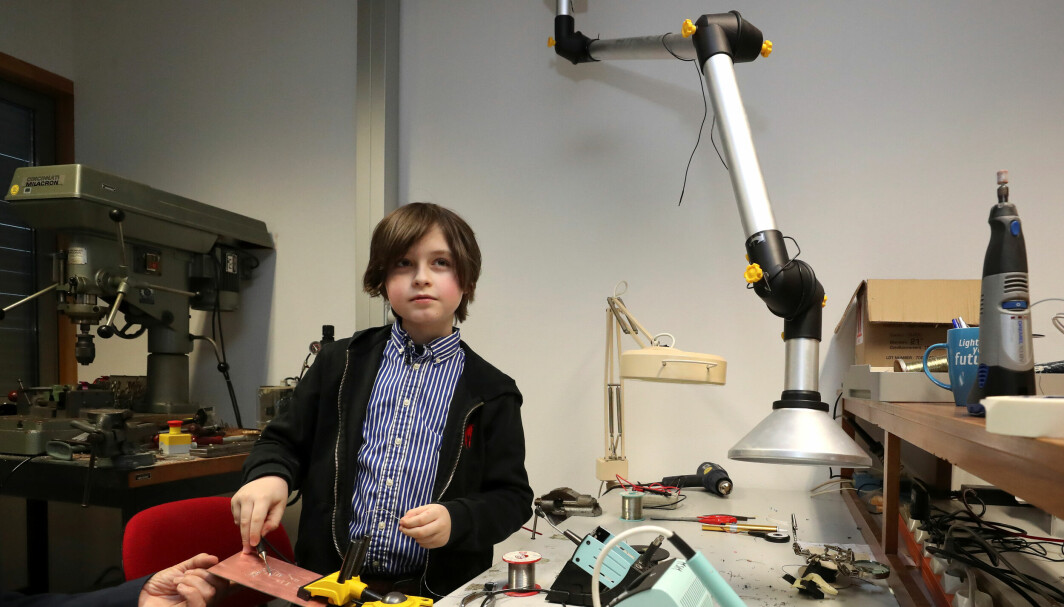 Allerede som åtteåring startet Laurent Simons ved Det tekniske universitetet i Eindhoven. Her er han ved universitetet som niåring.