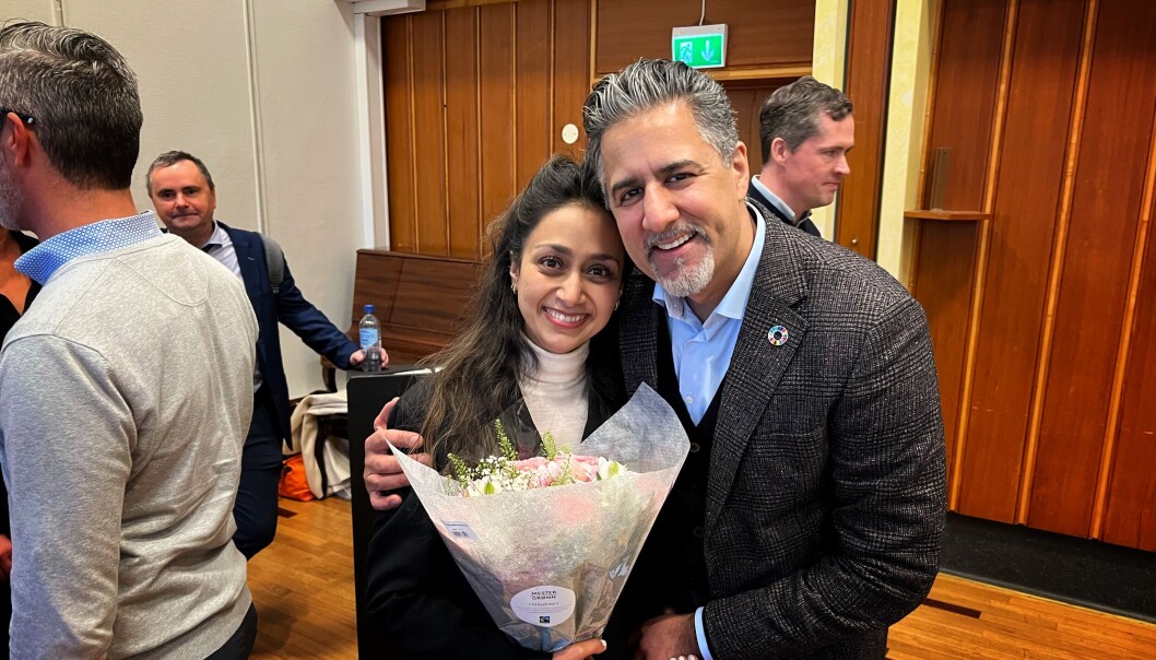 Nadia Ansar og Abid Raja er begge fornøyde med at førstnevnte har kommet i mål med sin doktorgradsavhandling. Nå gleder Venstre-politikeren seg til å få kona tilbake. Nadia Ansar og Abid Raja er begge fornøyde med at førstnevnte har kommet i mål med sin doktorgradsavhandling. Nå gleder Venstre-politikeren seg til å få kona tilbake.