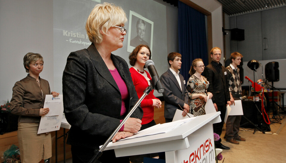 Daværende kunnskapsminister Kristin Halvorsen delte ut prisene da finalistene i konkurransene Unge Forskere og Fritt Ord ble offentliggjort på Teknisk Museum i 2010. Foto: Erlend Aas / NTB