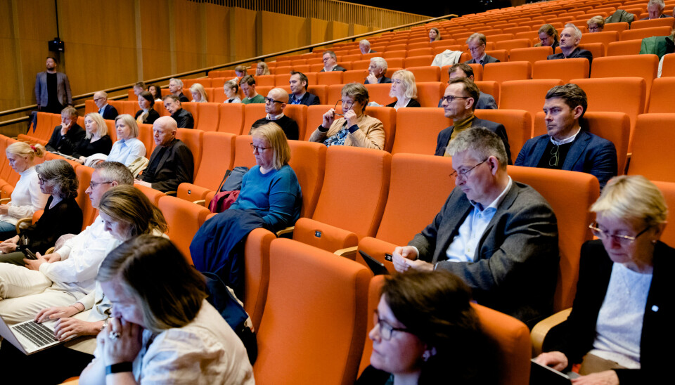 Organisasjonsdirektør Bjørn Haugstad ved NTNU følger med under et møte i representantskapet i UHR. Får NTNU det som de vil blir halvparten av møtene i representantskapet digitale i fremtiden.
