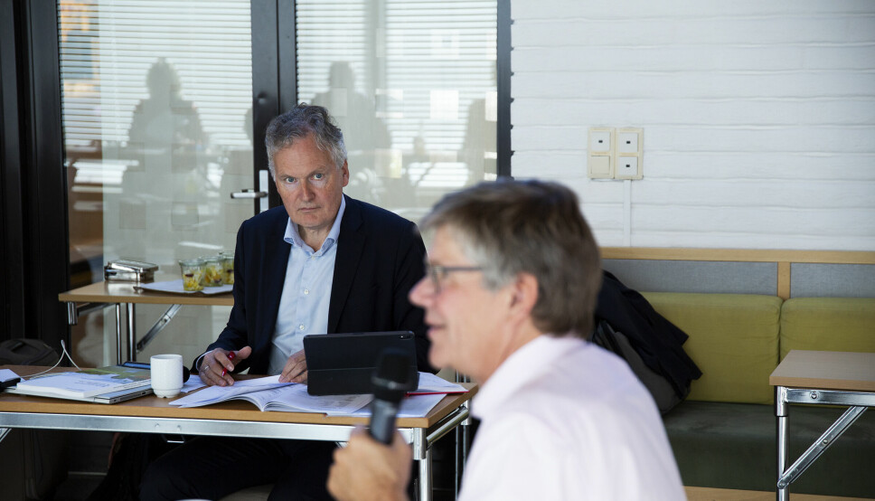 Rektor Svein Stølen (til høyre) og universitetsdirektør Arne Benjaminsen møter dekanene i lukkede møter to ganger i måneden.