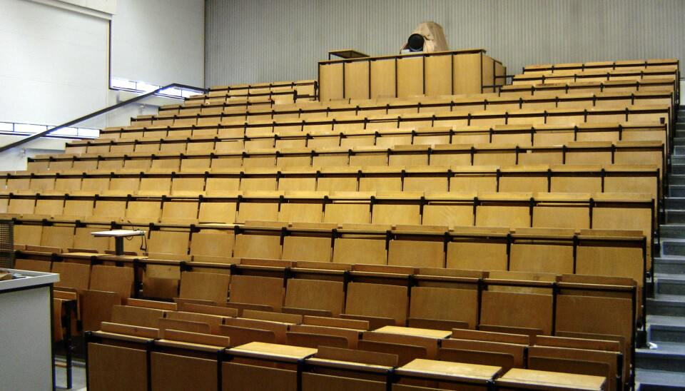 «Jeg vil vekke studentenes sinn og tanke med krigen i Ukraina. Ingenting jeg underviser i kan se bort fra denne grusomme realiteten. Krigen er et konflikttema i klasserommet som de må kunne forholde seg til på høyt kritisk nivå.» «Jeg vil vekke studentenes sinn og tanke med krigen i Ukraina. Ingenting jeg underviser i kan se bort fra denne grusomme realiteten. Krigen er et konflikttema i klasserommet som de må kunne forholde seg til på høyt kritisk nivå.»