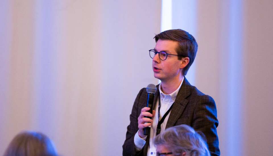 Bilde av Terje Lohndal som snakker under konferanse