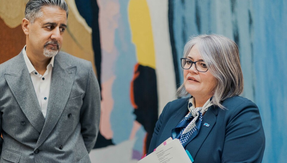 Kari-Anne Jønnes (H), her fotografert sammen med Abid Raja (V), mener at regjeringen må jobbe raskere når det gjelder å få endret EU-direktivet som hindrer økt bruk av simulering i sykepleierutdanningen.