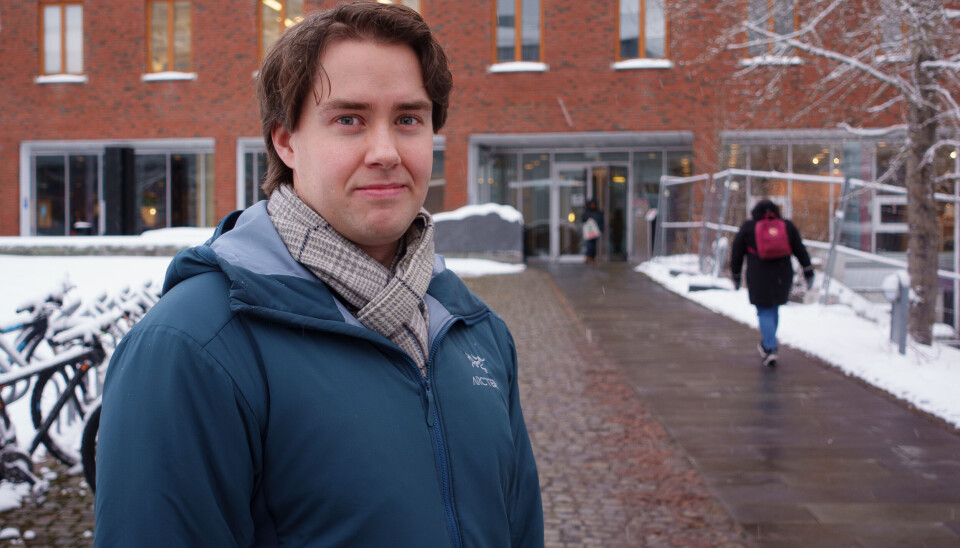 Stiendiat Sondre Haakonson Arntsen forsker på høyde.