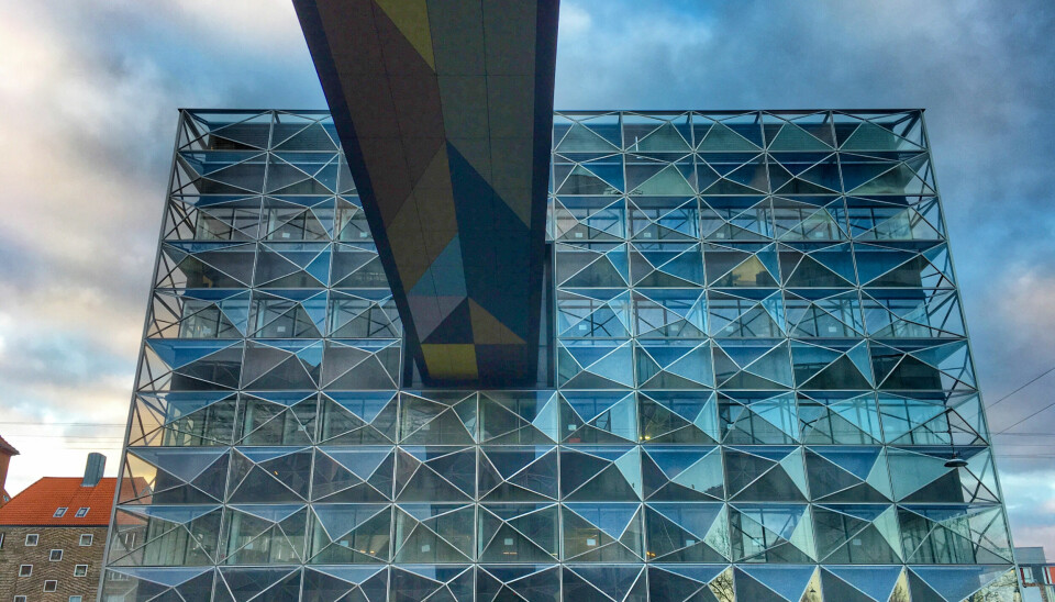 Fasaden til det nye Niels Bohr-bygget på Københavns universitet. Stål og glass