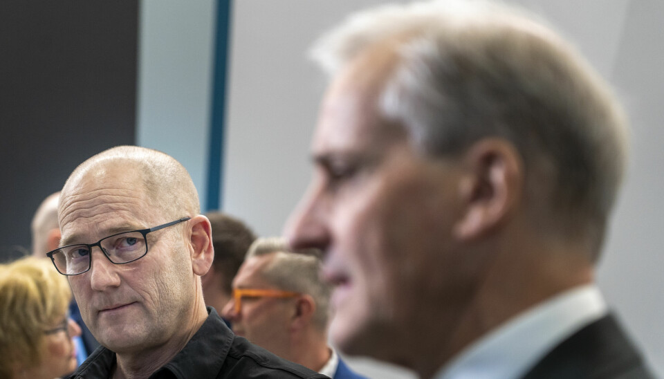 Steffen Handal, her fotografert seende på statsminister Jonas Gahr Støre (Ap) i etterkant av Unio-konferansen i fjor, mener at alle har et ansvar for å løse lærerkrisen.