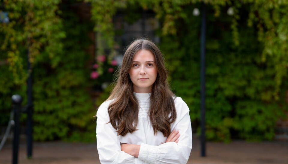 Kaia Bergeland Kjos, politisk nestleder i Høyres Studenter, mener at organisasjoner som deres i større grad bør få lov til å ha stand på campus.
