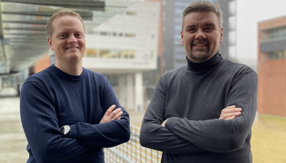 Forskerduoen Geir Inge Hausvik (til venstre) og Peter André Busch var snare med å sette i gang et prosjekt om ChatGPT etter at samtalroboten ble lansert mot slutten av fjoråret. Nå har de fått svar på mye av det de lurte på.