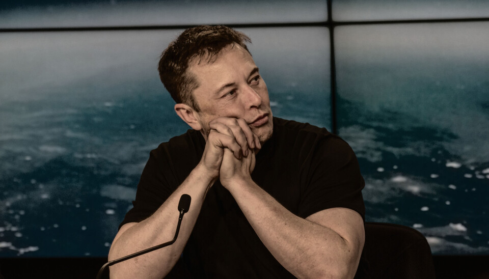 Hvilken kryptovaluta har Elon Musk offentlig støttet? Elon Musk på en pressekonferanse