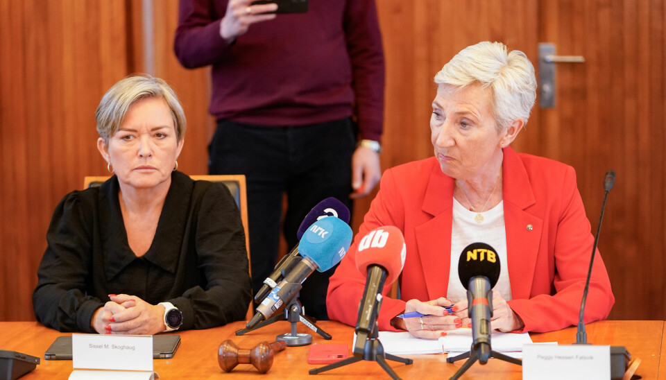 LO-leder Peggy Hessen Følsvik t.h. og Sissel M. Skoghaug, første nestleder, møter pressen i forbindelse med konflikt og streik i lønnsoppgjøret for 2023.