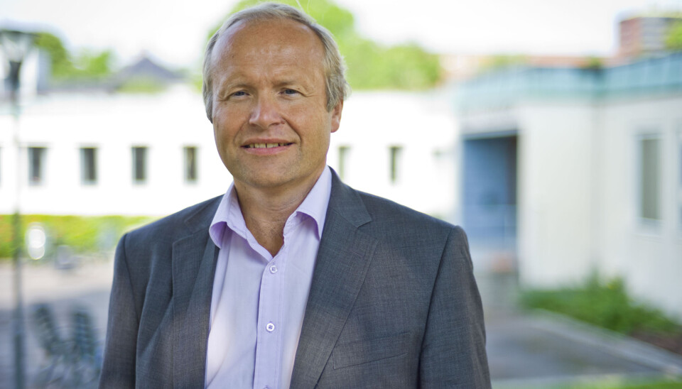 I fjor høst reagerte teologiprofessor Hallgeir Elstad da Khrono skrev at det var langt fra uvanlig at professorer ble ansatt som biskoper. Nå er han selv nominert som biskopkandidat, og humret godt da Khrono brakte debattinnlegget hans på banen i dette intervjuet. I fjor høst reagerte teologiprofessor Hallgeir Elstad da Khrono skrev at det var langt fra uvanlig at professorer ble ansatt som biskoper. Nå er han selv nominert som biskopkandidat, og humret godt da Khrono brakte debattinnlegget hans på banen i dette intervjuet.