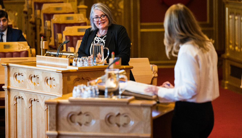 Kari-Anne Jønnes (H) stiller spørsmål til kunnskapsminister Tonje Brenna (A).
