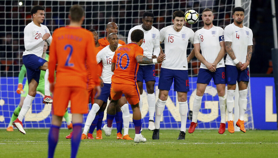 Nederland tapte mot England i vennskapskampen på Amsterdam Arena i mars 2018. Nå vil regjeringen utfordre engelsk på campus.