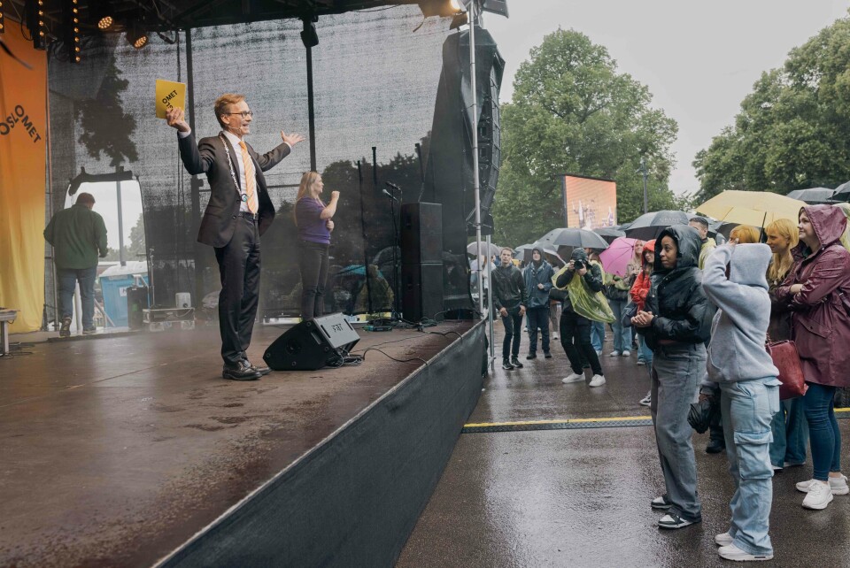 Rektor ved OsloMet Christen Krogh åpner studieåret på scene foran studenter