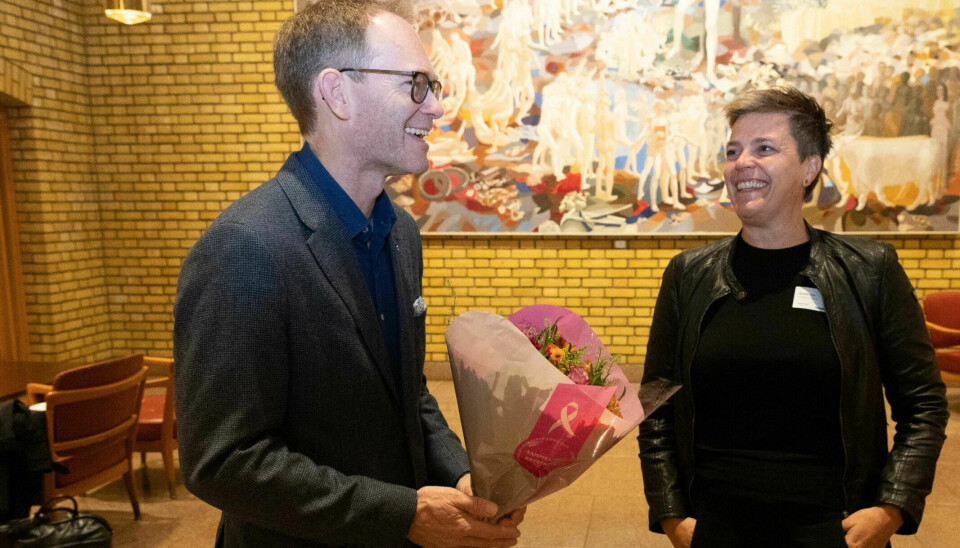 Oddmund Løkensgard Hoel fikk blomster fra Carina Hundhammer etter Arendalsuka i fjor, Torsdag morgen møtes de — igjen i Arendal — til debatt.