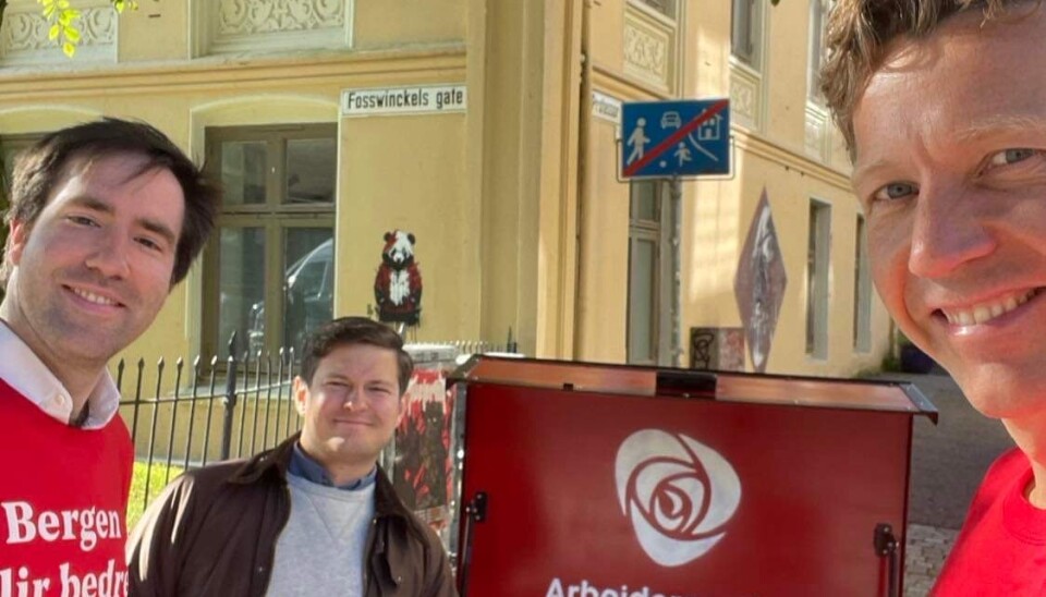 Stipendiat Peter Hatlebakk (til venstre) stiller til valg for Arbeiderpartiet. Her står han sammen med stipendiatene Torleif Aarre (i midten) og Henrik Jorem. Alle er medlemmer av APs universitetslag. Stipendiat Peter Hatlebakk stiller til valg for Arbeiderpartiet