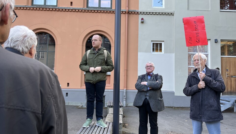 Historiker Emil Eliasson sa at Gunnerusbiblioteket er en skatt og en ære for byen. -- Vi er dypt bekymret over utviklinga.