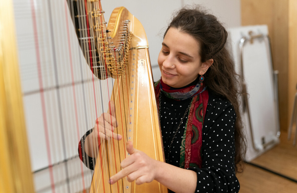 Zoja Djordjevic frå Beograd blei tipsa av ein kompis og jazzmusikar om harpestudiet i Oslo. Sjølv held ho seg til klassisk musikk, men drøymer om å sprenge sjangergrensene.