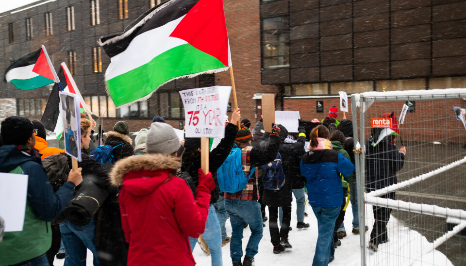 Demonstranter demonstrerer for Palestina ved Universitetet i Tromsø