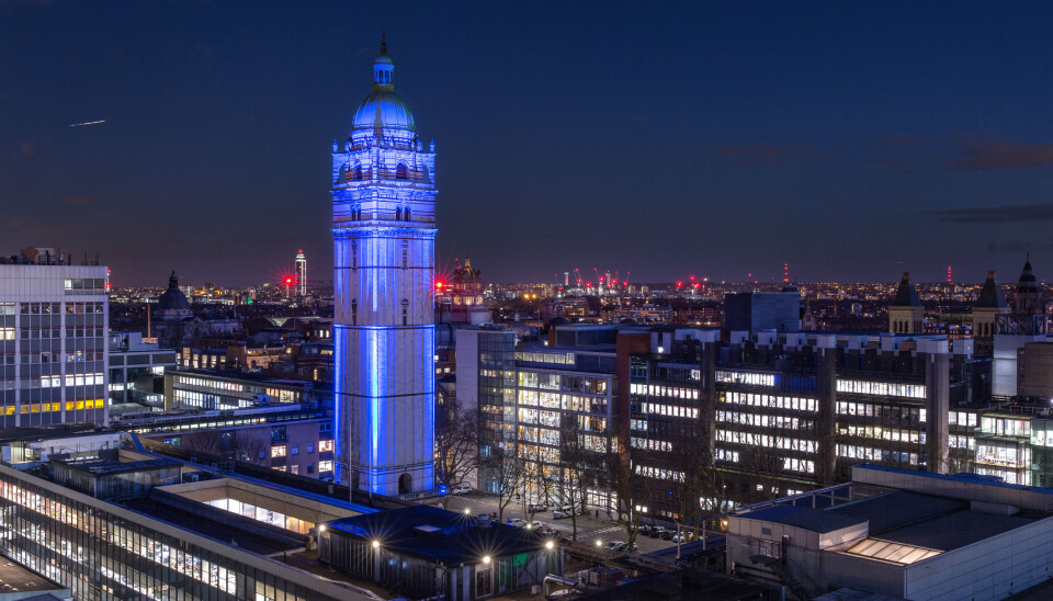 Bilde av Imperial College London på kveldstid.