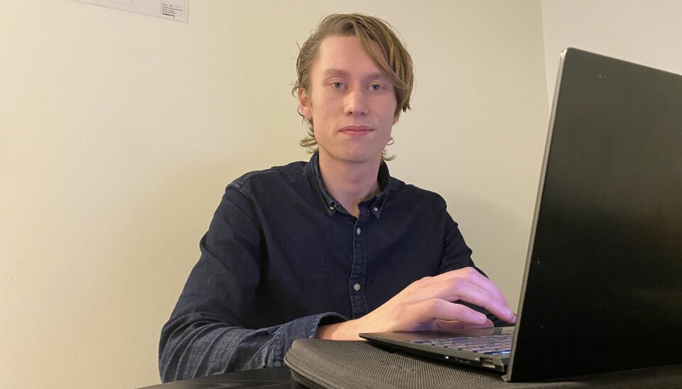 Student jobber på pc