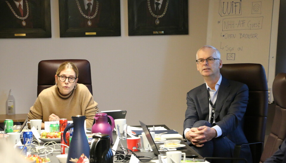 Styreleder Karen Helene Ulltveit-Moe og rektor Øystein Thøgersen under tirsdagens styremøte ved Norges Handelshøyskole.