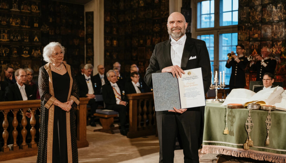 Her har professor Helge Jordheim akkurat motteke Gad Rausings pris i 2023. No er han i gong med å utforma den nye språkpolitikken til Universitetet i Oslo.
