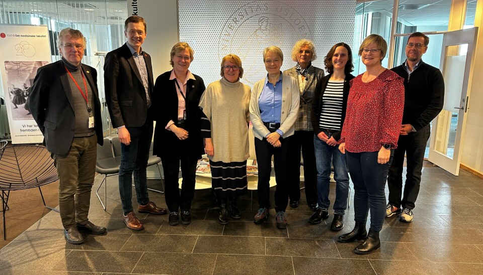 Denne gjengen ser frem til å samarbeide. Fra venstre instituttleder Klinmed MED UiO Dag Kvale, prodekan studier MED UiO Magnus Løberg,
dekan MED UiO Hanne Flinstad Harbo, administrerende direktør Sykehuset Innlandet Alice Beathe
Andersgaard, dekan NTNU Siri Forsmo, prodekan studier NTNU Toril Forbord, programleder medisin
NTNU Melanie Rae Simpson, direktør medisin og helsefag Sykehuset Innlandet Ellen H
Pettersen og fakultetsdirektør MED UiO Hans Mossin.