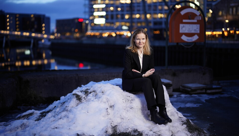 Helene Muri sittende på en snøhaug