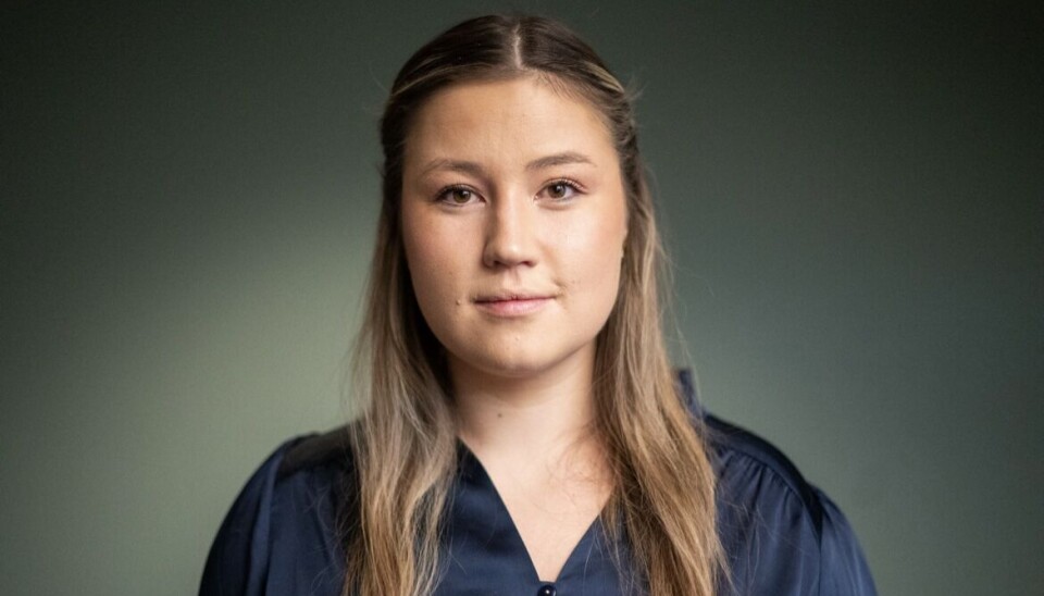 Som barnevernsstudent har jeg erfart at ekskludering bidrar til en kultur av stillhet og inaktivitet, skriver kronikkforfatteren. — Ironien er ikke til å overse, vi utdannes jo til å arbeide med sårbare individer, men står i fare for å undergrave vår troverdighet gjennom handlingene mot våre medstudenter og kanskje senere kollegaer. Portrett av Oda Gravdal Ulriksen