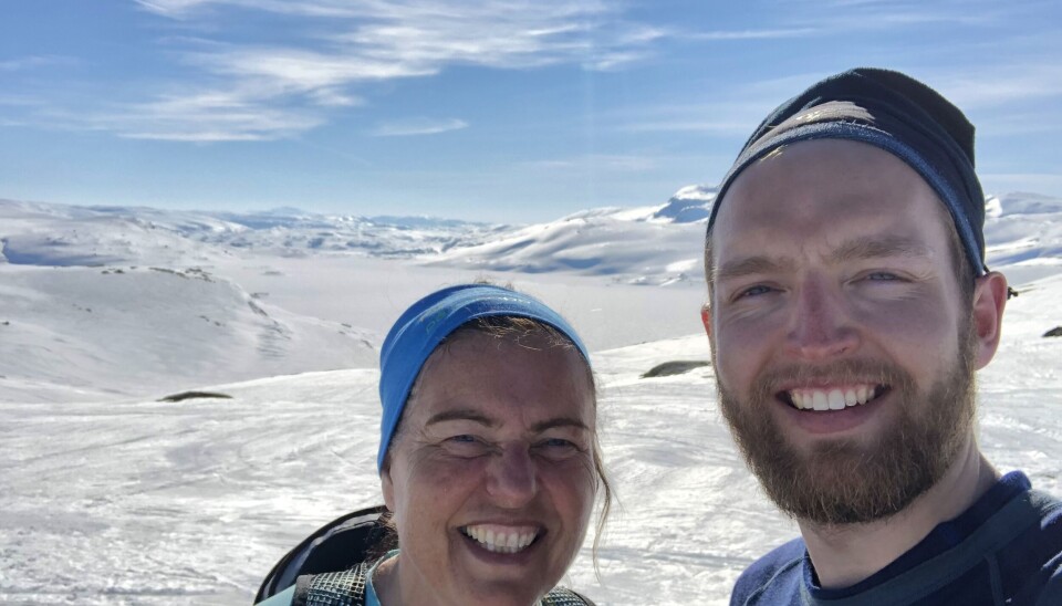 Kjersti Goa Lødemel og Simon Lødemel har hatt mye å snakke om som studenter. — Hun er en mer jevnt arbeidende student enn meg, sier sønnen om mor. Portrett av Kjersti Goa Lødemel og Simon Lødemel